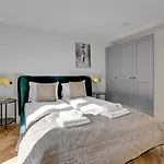 Comfy Family House By Lion דירה *